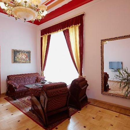 Apartments On Doroshenka 19 Lviv Exterior photo