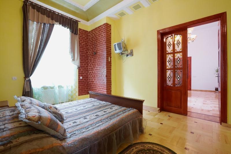 Apartments On Doroshenka 19 Lviv Exterior photo
