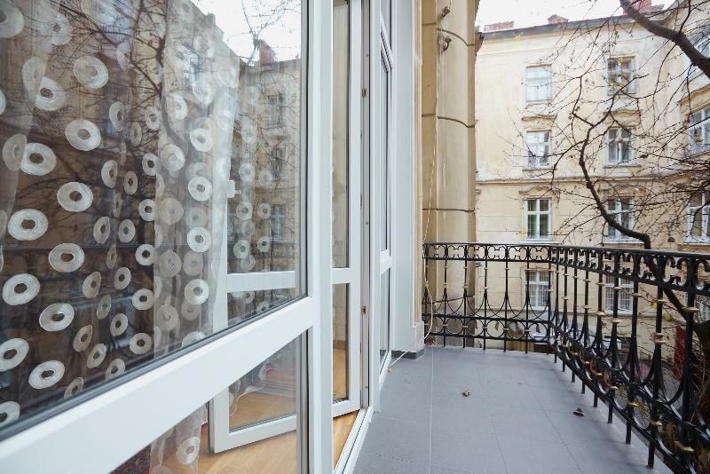 Apartments On Doroshenka 19 Lviv Exterior photo