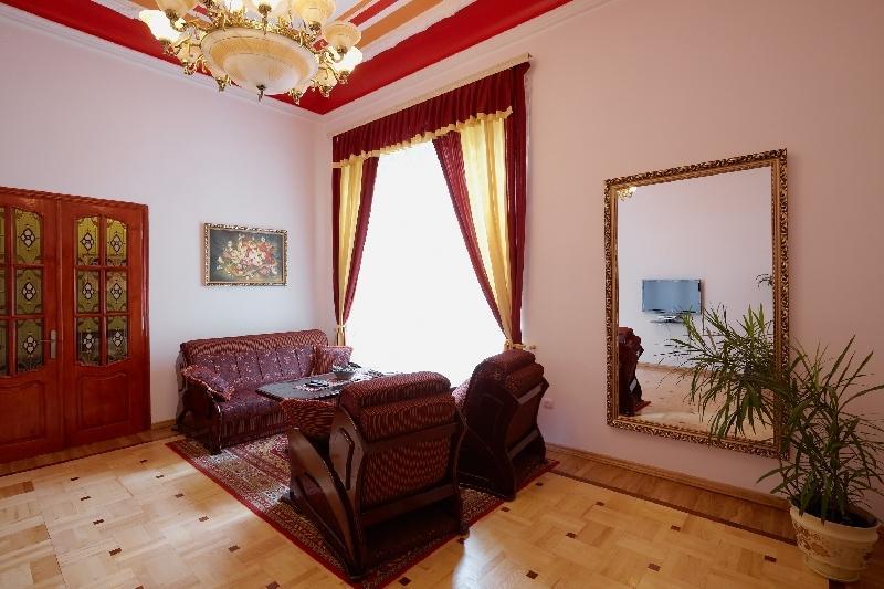 Apartments On Doroshenka 19 Lviv Exterior photo